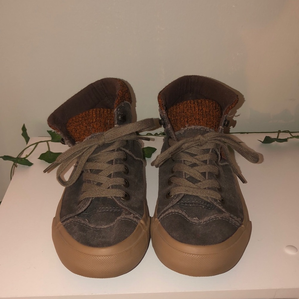 blowfish malibu lace up